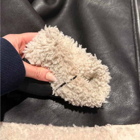 VGUC H&M Faux Leather Faux Wool Stylish Black and White Jacket, Unisex (6-7 yrs) - Picture 8 of 14